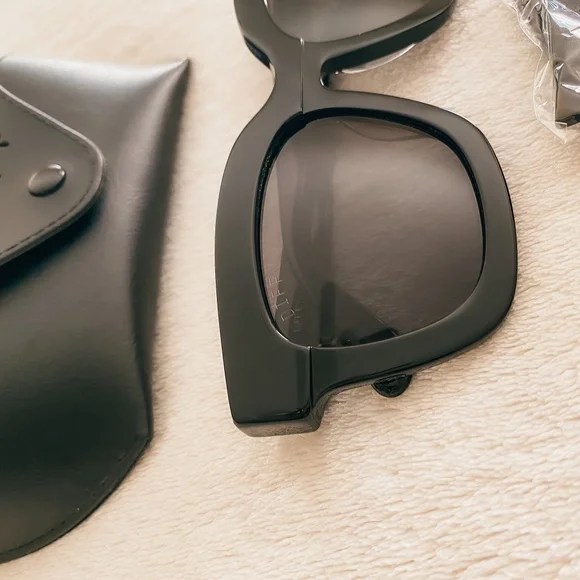 DIFF Carson Black Polarized Sunglasses with DIFF case and cleaning cloth - Picture 2 of 9